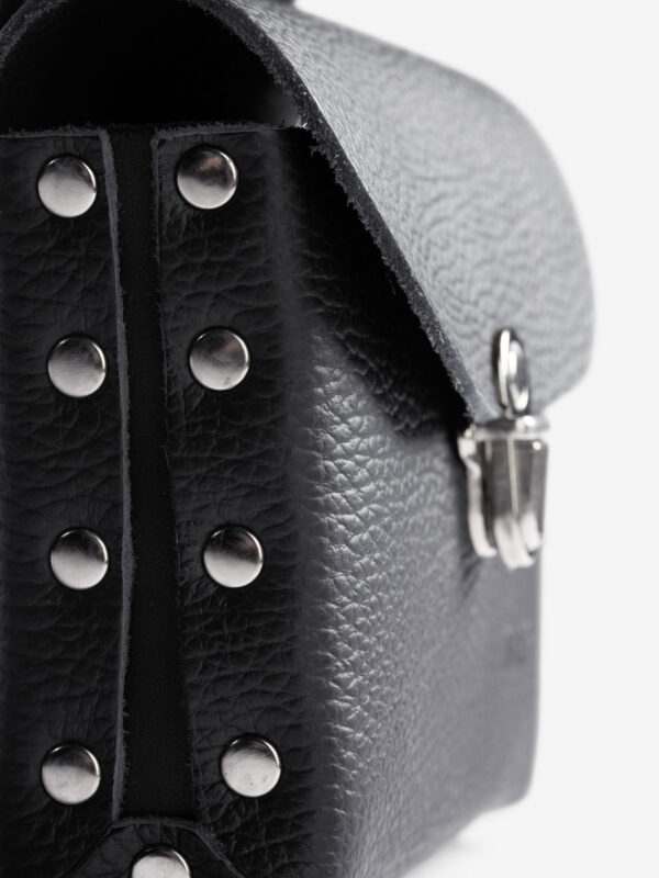 FHB ARNO Nageltasche einfach genietet mit Klappe 89320Arno89320ArnoDetail-1.jpg