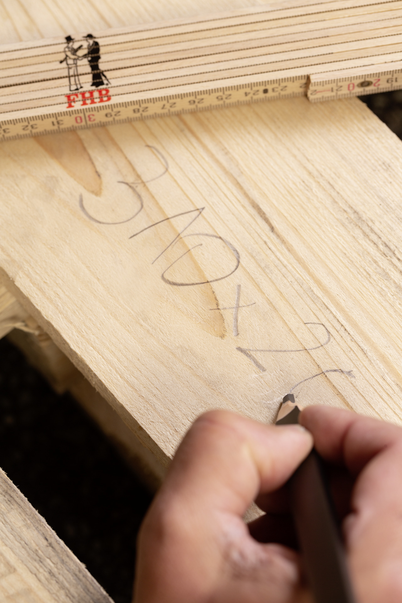 FHB RUBEN Zimmermanns-Beistift-Box 91710Ruben91710RubenDetail-2.jpg