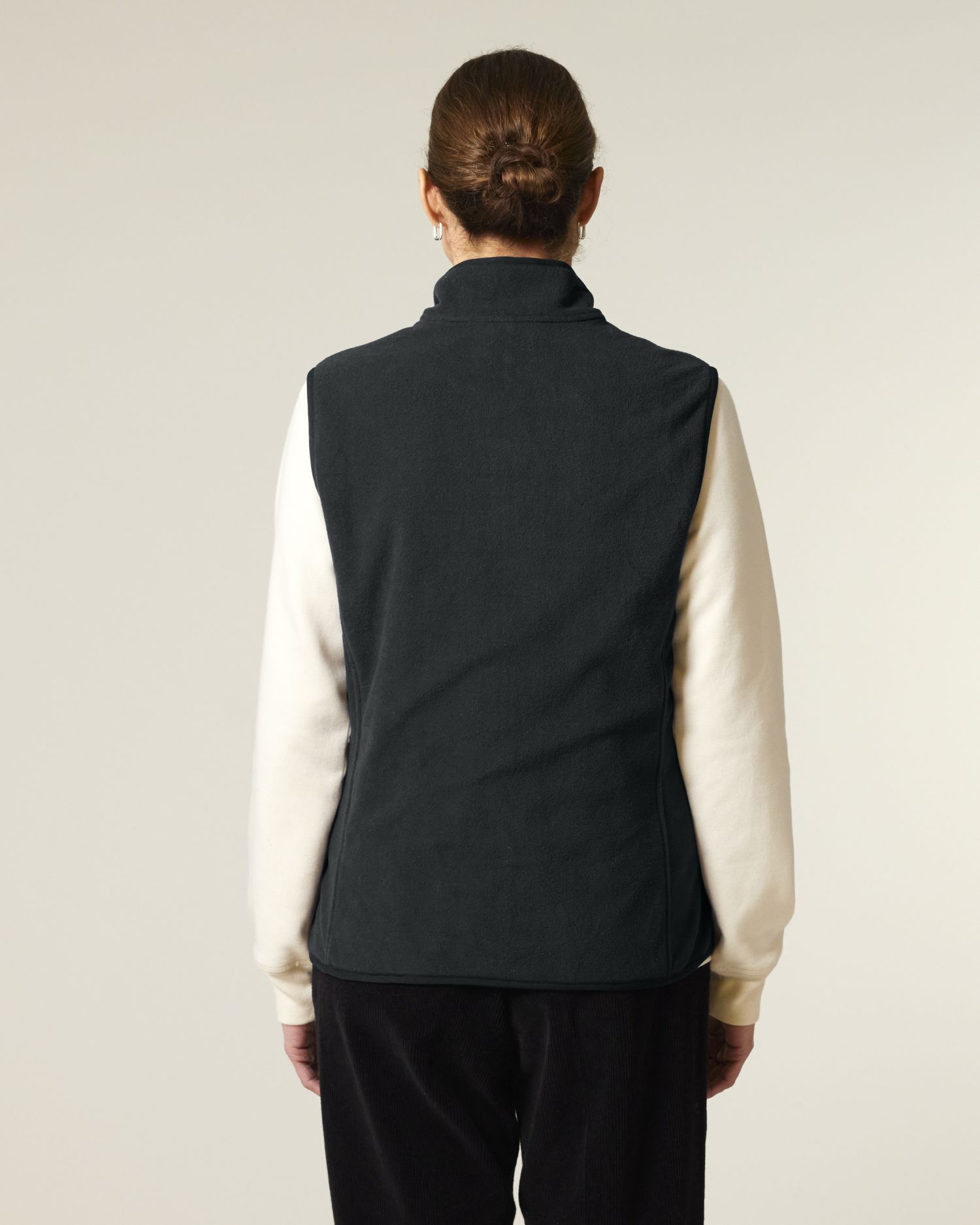 Stella Quester Back Main