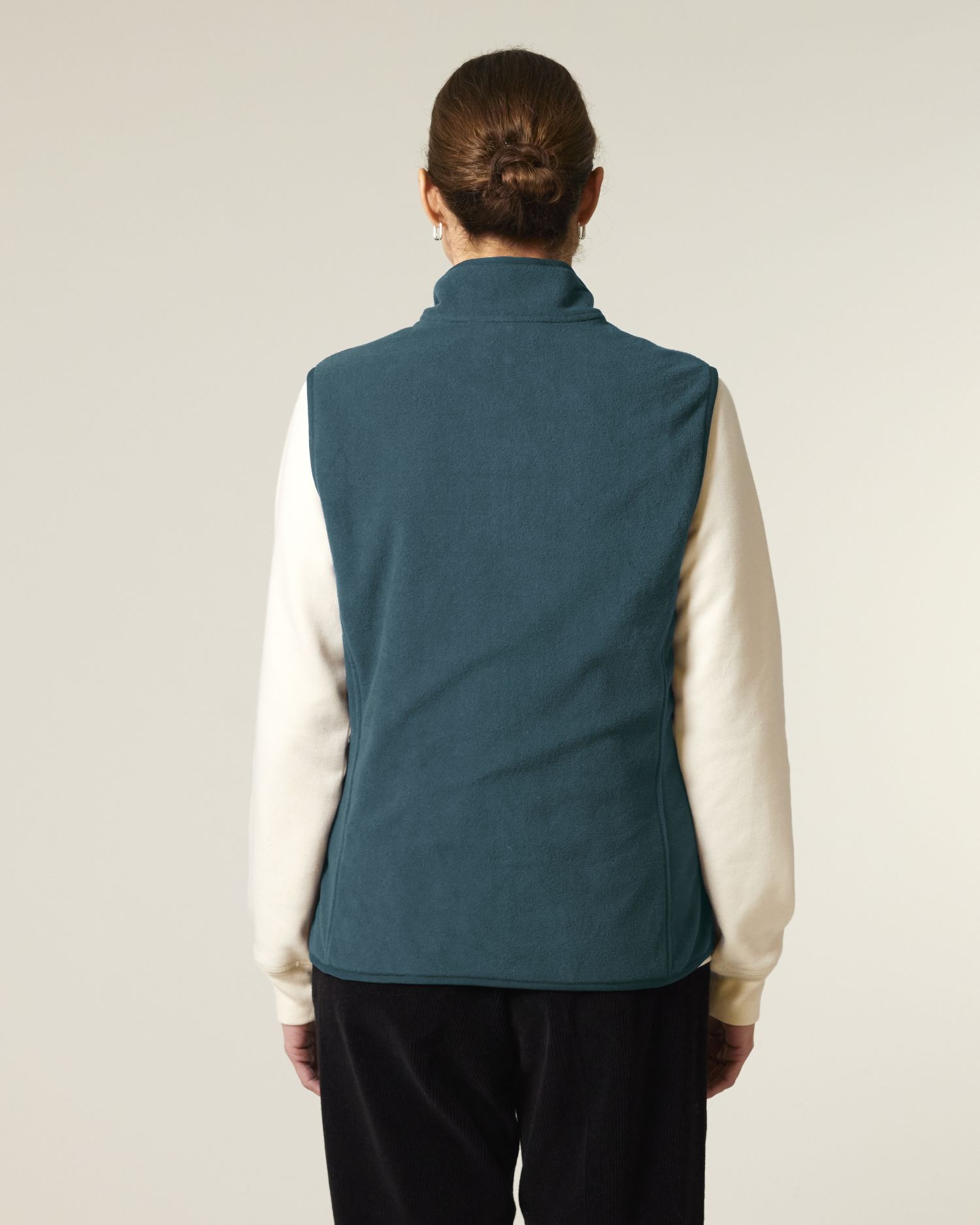 Stella Quester Back Main