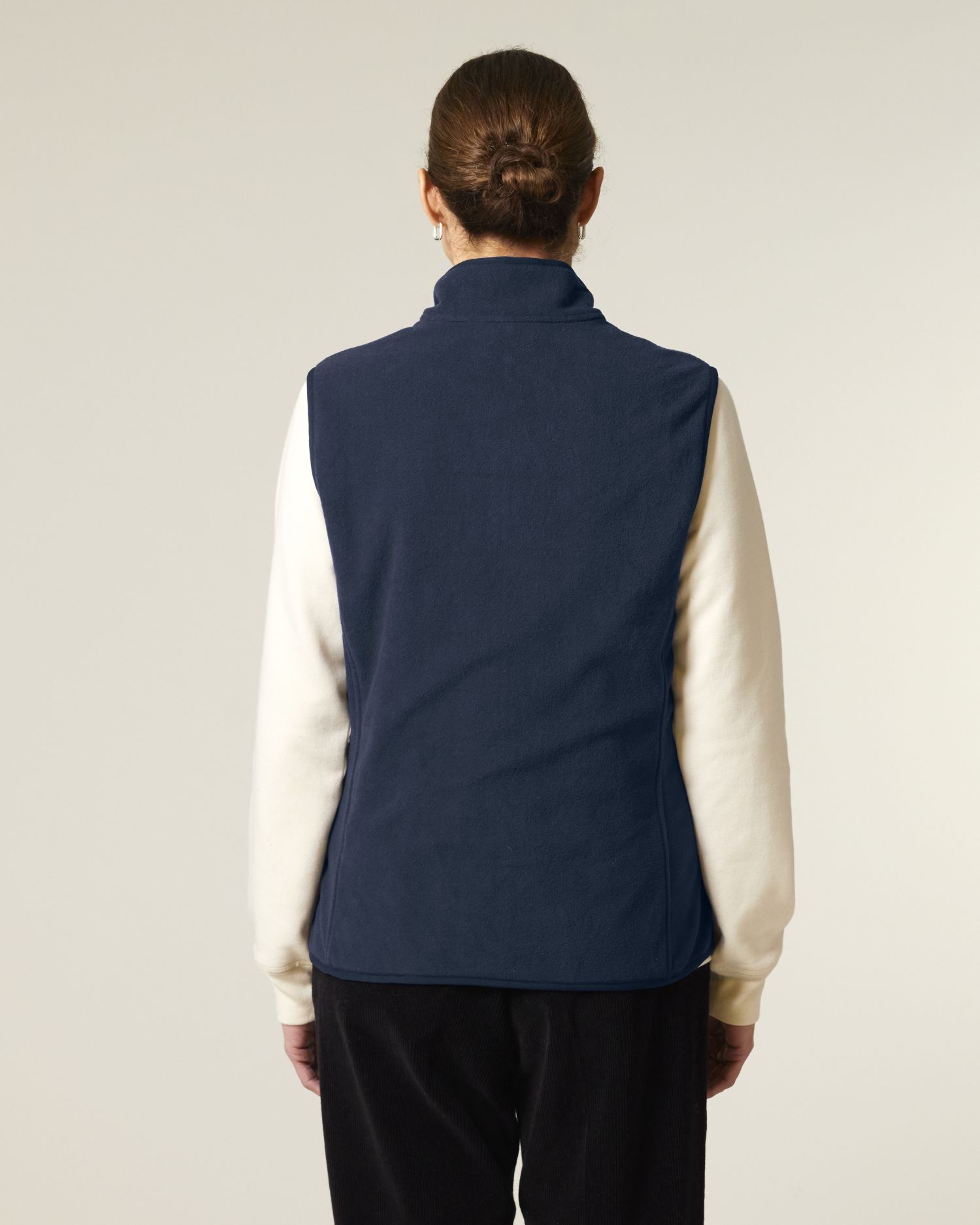 Stella Quester Back Main