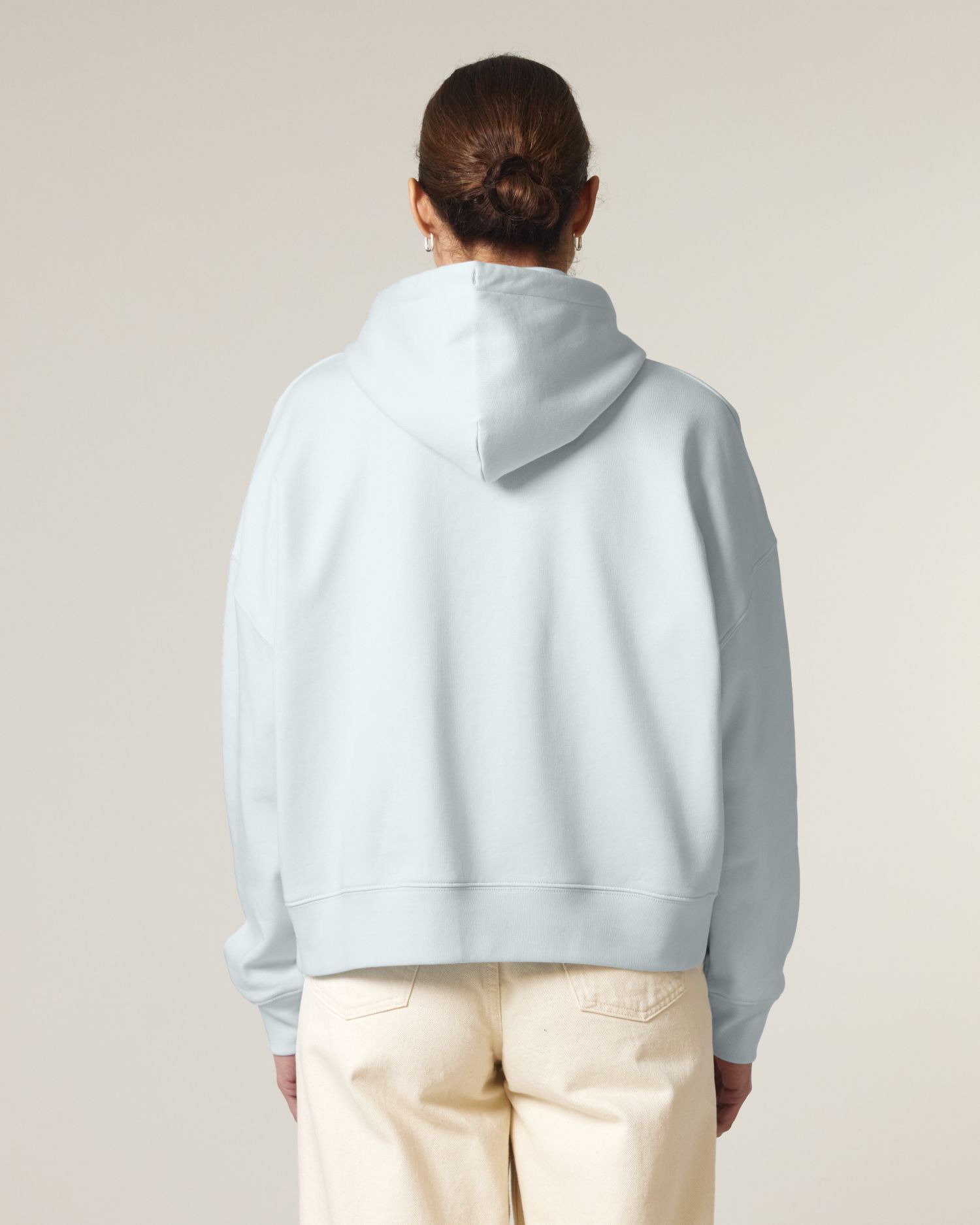 Stella Nora Back Main