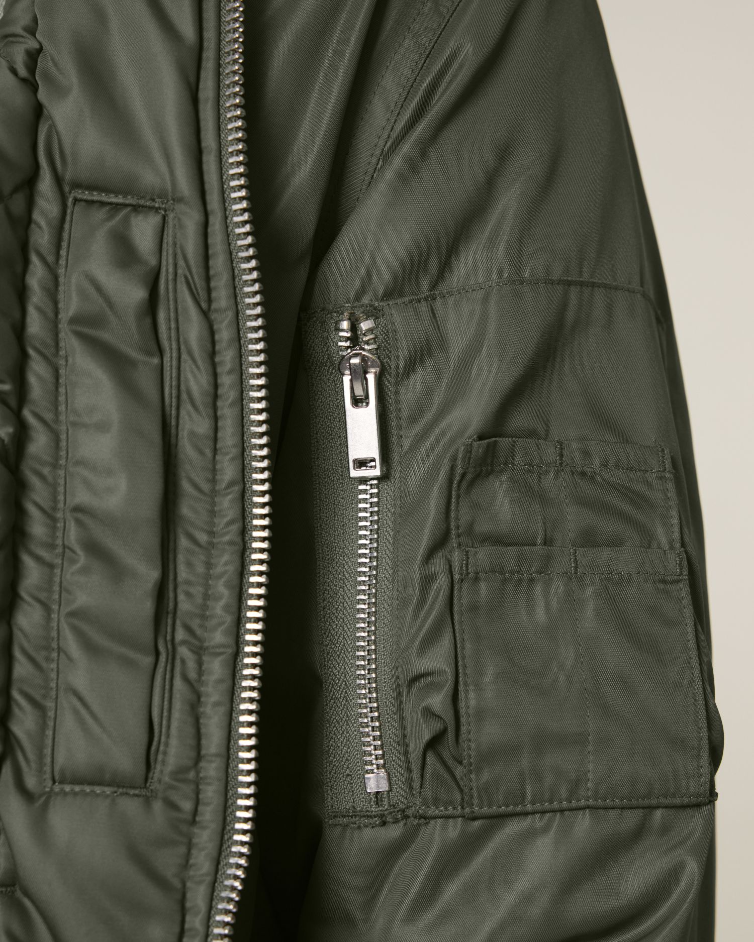 Bomber 2.0 Front Detail