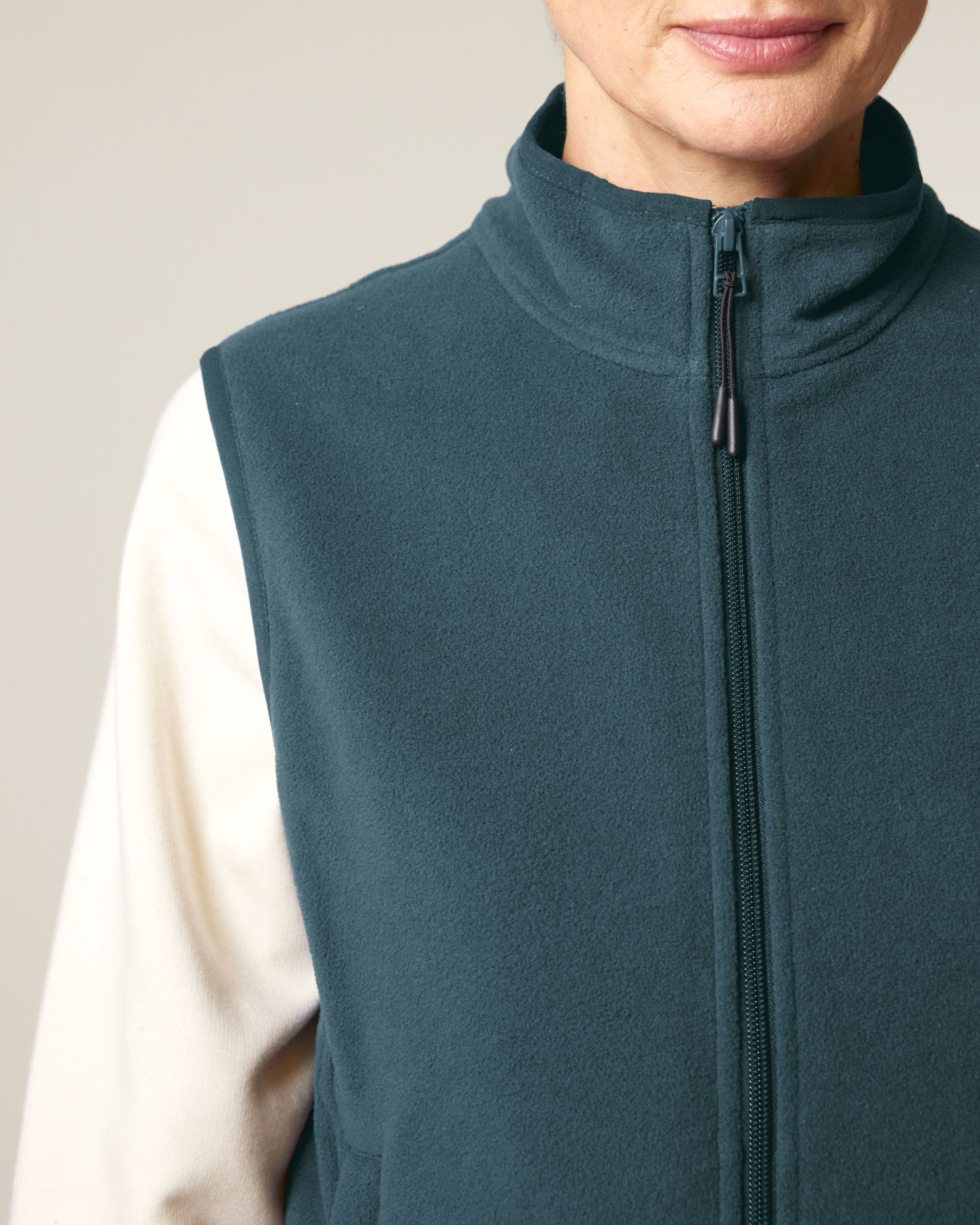 Stella Quester Front Detail